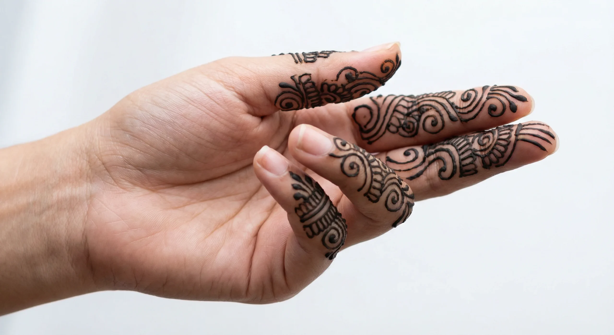 Elegant finger mehndi design with intricate decorative henna patterns